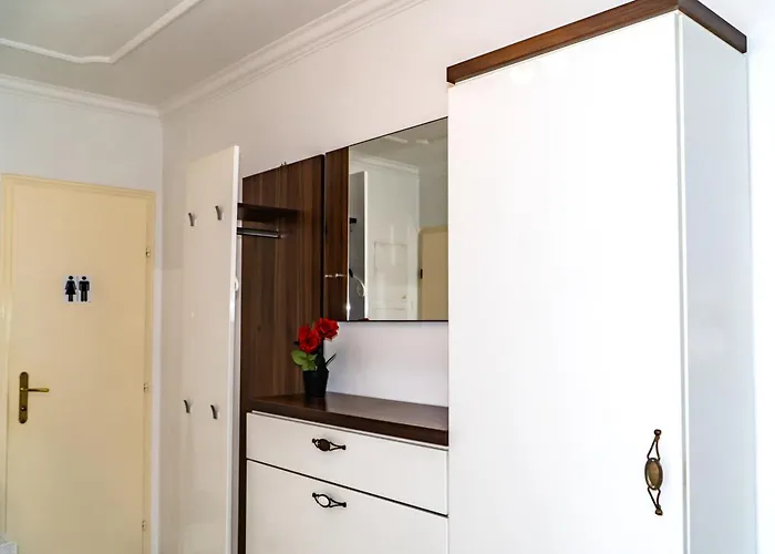 Hospedagem domiciliar Spacious 5 Minutes To Wiener Stadthalle *