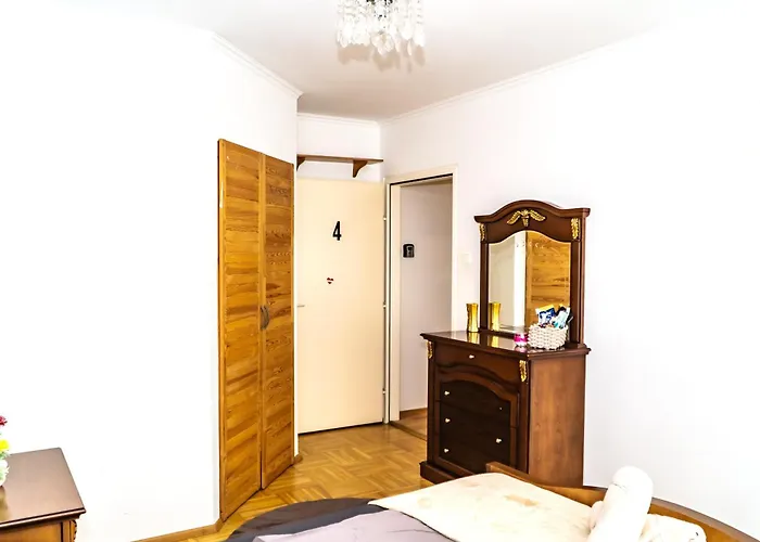 Hospedagem domiciliar Spacious 5 Minutes To Wiener Stadthalle Viena