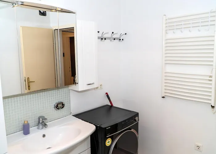 Hospedagem domiciliar Spacious 5 Minutes To Wiener Stadthalle *