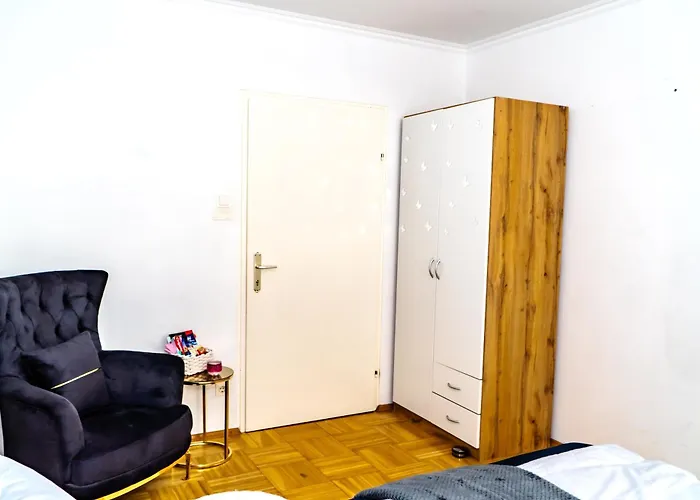 Spacious 5 Minutes To Wiener Stadthalle Viena