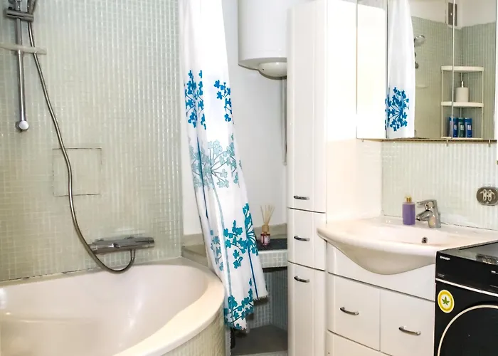 Hospedagem domiciliar Spacious 5 Minutes To Wiener Stadthalle Viena